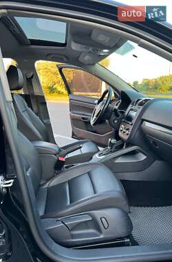 Седан Volkswagen Jetta 2010 в 