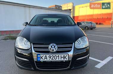 Седан Volkswagen Jetta 2010 в 