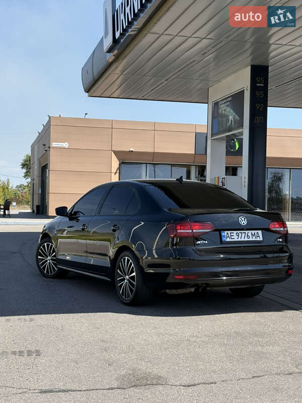 Седан Volkswagen Jetta 2016 в Днепре