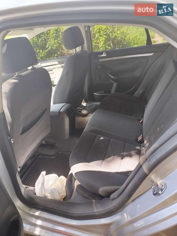 Седан Volkswagen Jetta 2005 в Гайсине