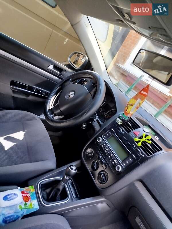 Седан Volkswagen Jetta 2005 в Гайсине