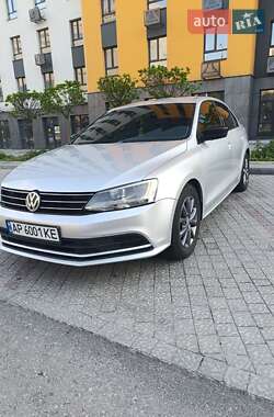 Седан Volkswagen Jetta 2015 в 
