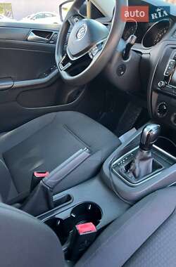 Седан Volkswagen Jetta 2015 в 