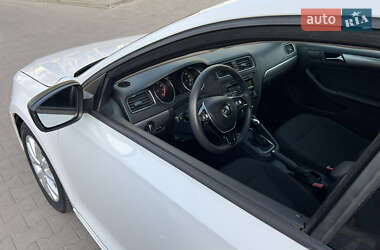 Седан Volkswagen Jetta 2015 в 