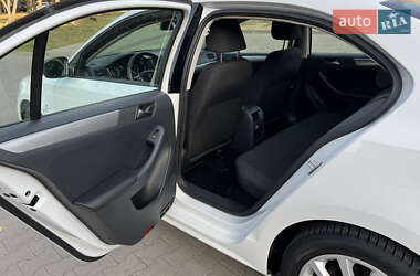 Седан Volkswagen Jetta 2015 в 