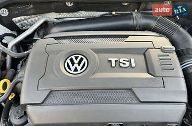 Седан Volkswagen Jetta 2015 в 