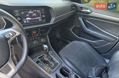 Седан Volkswagen Jetta 2018 в 
