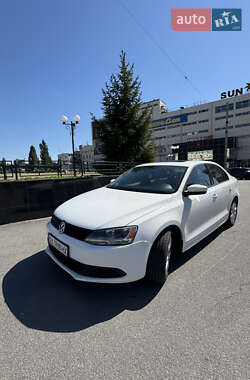 Седан Volkswagen Jetta 2010 в 