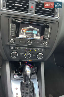 Седан Volkswagen Jetta 2013 в 