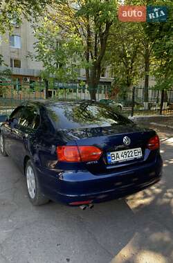 Седан Volkswagen Jetta 2012 в 
