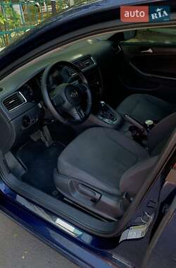 Седан Volkswagen Jetta 2012 в 