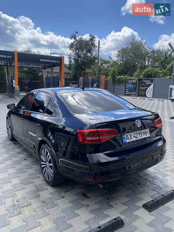 Седан Volkswagen Jetta 2015 в Харкові