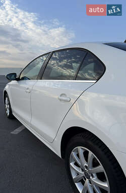Седан Volkswagen Jetta 2012 в 