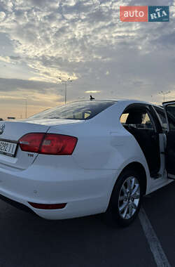 Седан Volkswagen Jetta 2012 в 