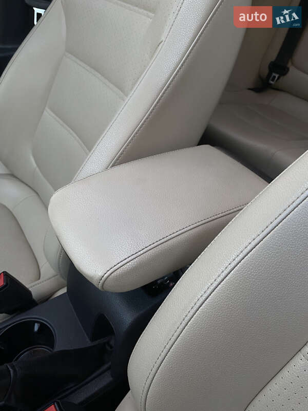 Седан Volkswagen Jetta 2013 в Луцьку