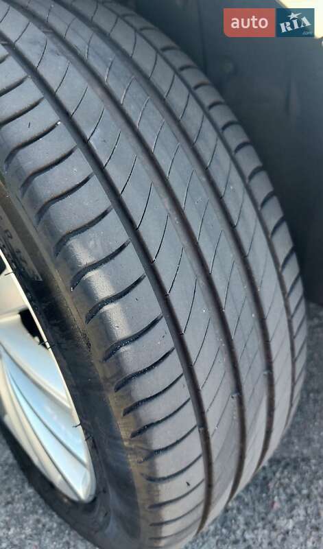 Седан Volkswagen Jetta 2015 в Києві