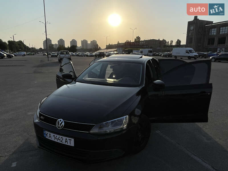 Седан Volkswagen Jetta 2012 в Києві
