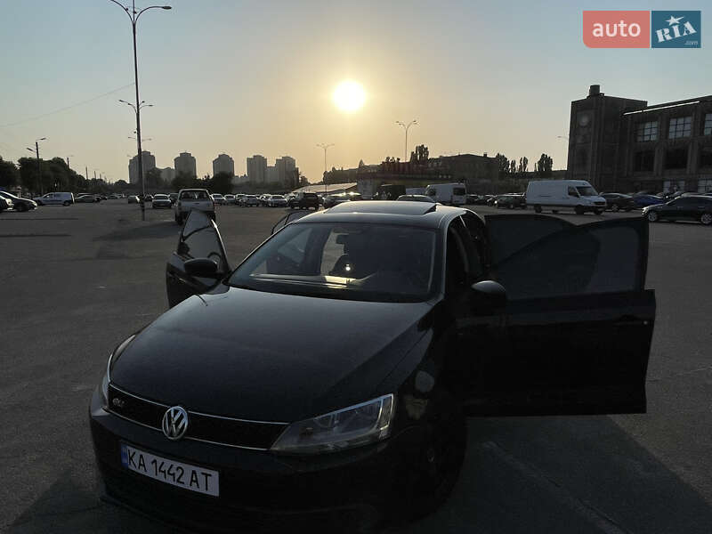 Седан Volkswagen Jetta 2012 в Києві
