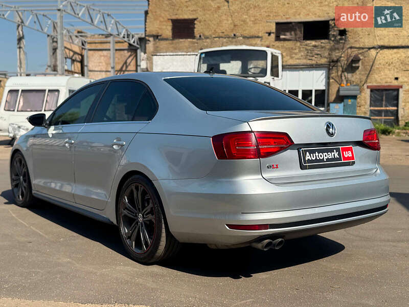 Седан Volkswagen Jetta 2015 в Киеве