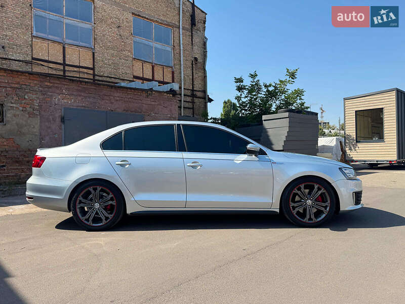 Седан Volkswagen Jetta 2015 в Киеве