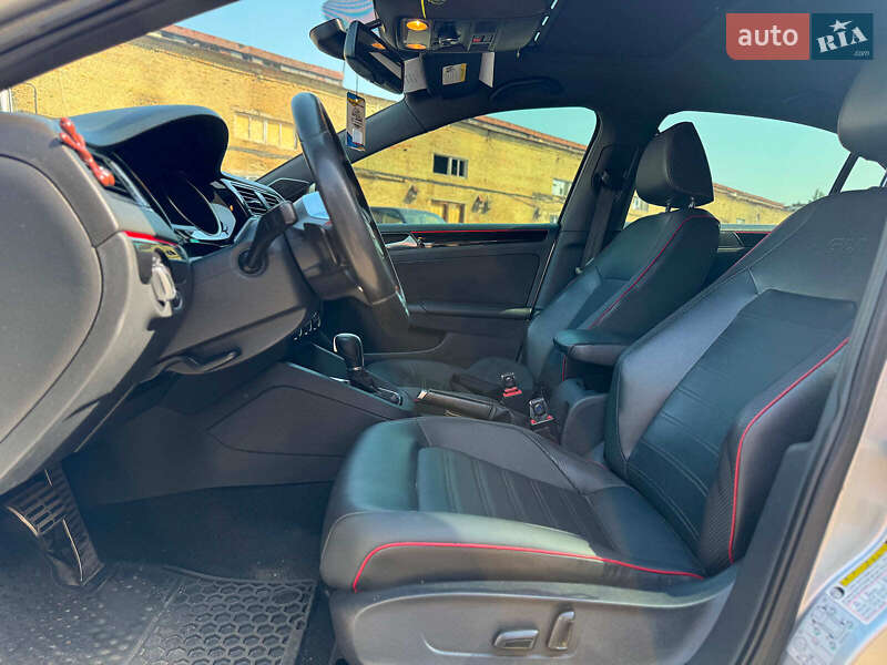 Седан Volkswagen Jetta 2015 в Киеве