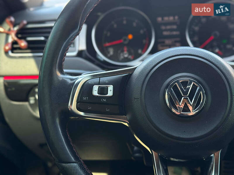 Седан Volkswagen Jetta 2015 в Киеве