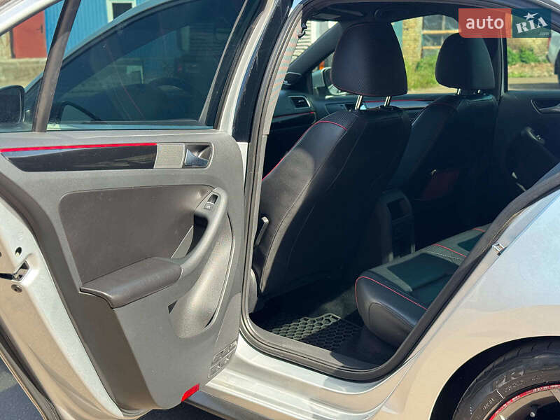 Седан Volkswagen Jetta 2015 в Киеве