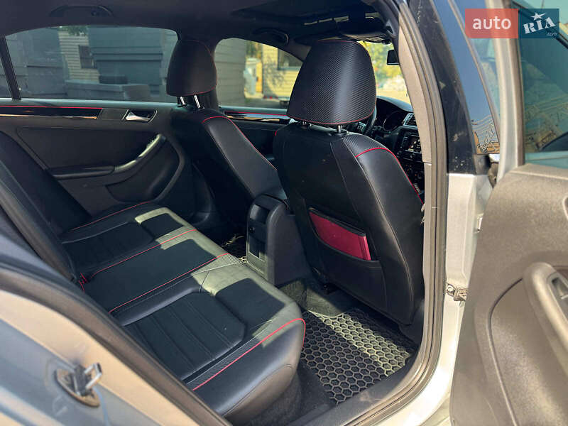 Седан Volkswagen Jetta 2015 в Киеве