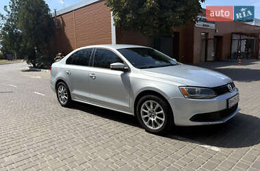 Седан Volkswagen Jetta 2010 в 