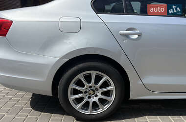 Седан Volkswagen Jetta 2010 в 
