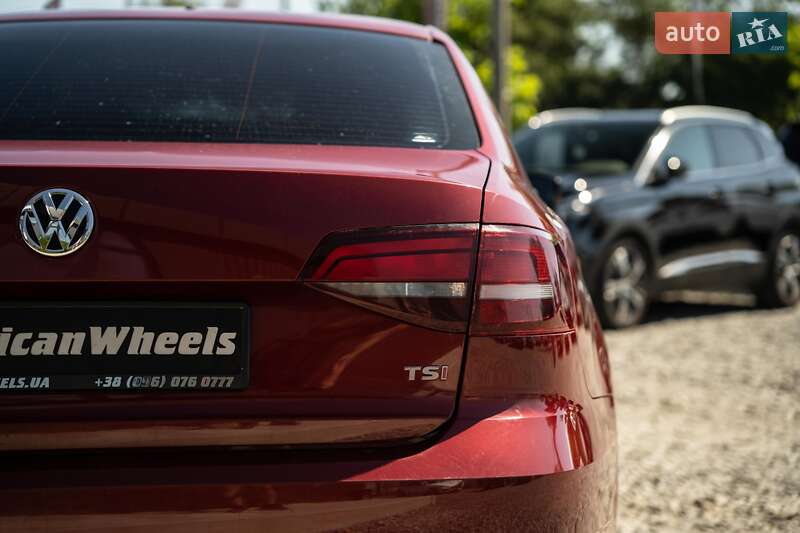 Седан Volkswagen Jetta 2016 в Черновцах