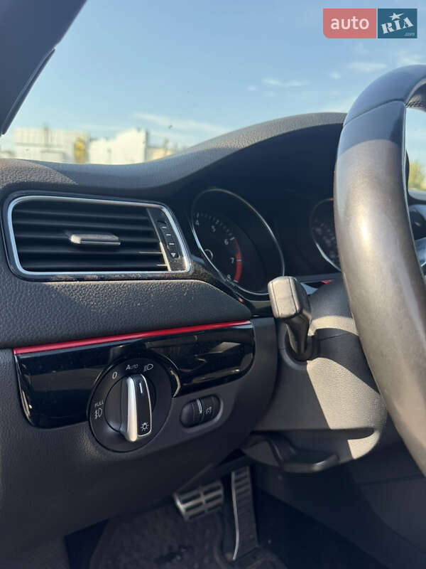 Седан Volkswagen Jetta 2016 в Павлограде
