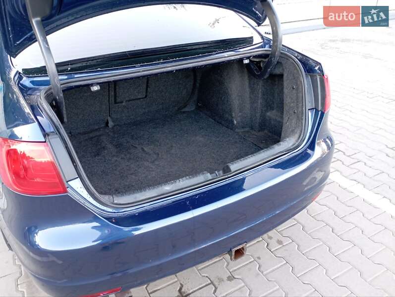 Седан Volkswagen Jetta 2013 в Кривом Роге