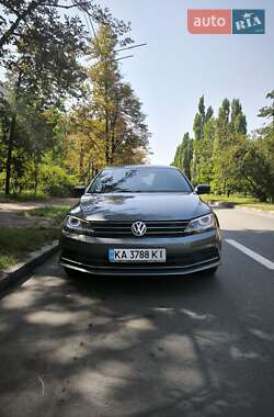 Седан Volkswagen Jetta 2015 в Києві