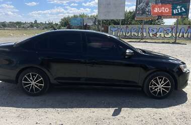 Седан Volkswagen Jetta 2013 в 