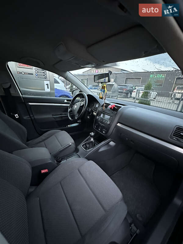 Седан Volkswagen Jetta 2006 в Микуличине