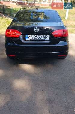 Седан Volkswagen Jetta 2011 в  фото 5 Седан Volkswagen Jetta 2011 в