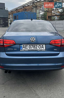 Седан Volkswagen Jetta 2015 в 