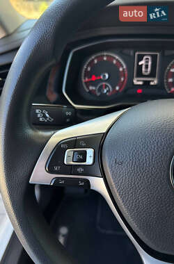 Седан Volkswagen Jetta 2021 в 