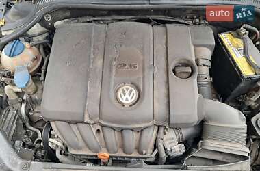 Седан Volkswagen Jetta 2010 в  фото 5 Седан Volkswagen Jetta 2010 в