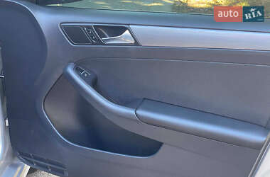 Седан Volkswagen Jetta 2014 в 