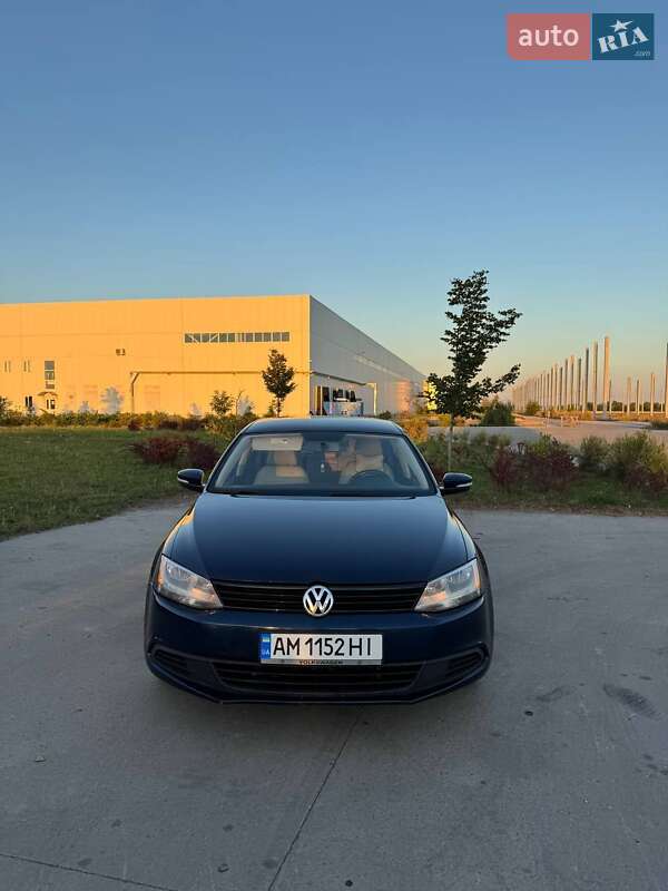 Седан Volkswagen Jetta 2014 в Коростене