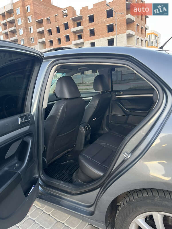 Седан Volkswagen Jetta 2010 в Виннице