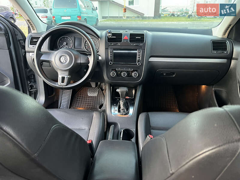 Седан Volkswagen Jetta 2010 в Виннице