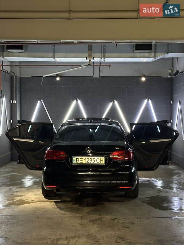 Седан Volkswagen Jetta 2014 в Одесі