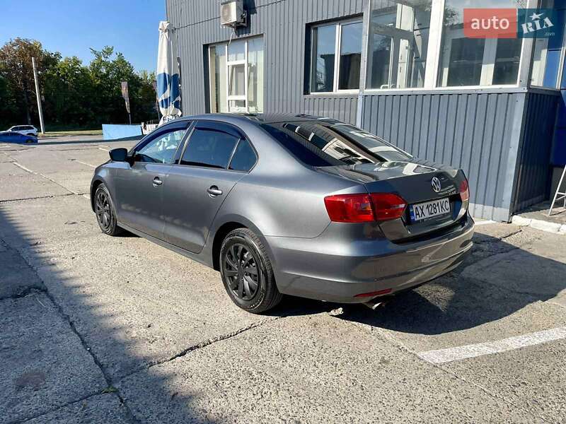 Седан Volkswagen Jetta 2011 в Харькове