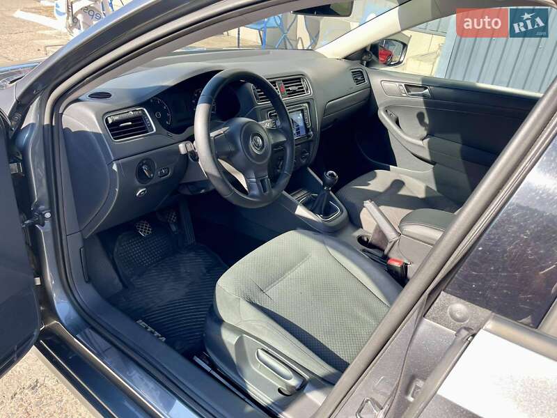 Седан Volkswagen Jetta 2011 в Харькове