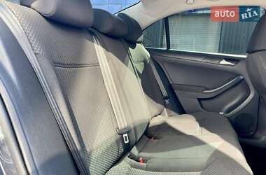 Седан Volkswagen Jetta 2011 в 