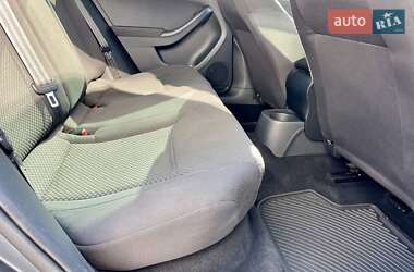 Седан Volkswagen Jetta 2011 в 