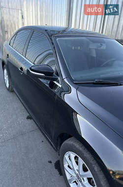 Седан Volkswagen Jetta 2013 в 
